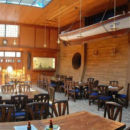 Hotel Marina Hermanuv Mestec Dış mekan fotoğraf