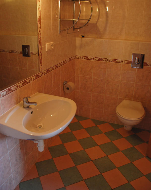 Hotel Marina Hermanuv Mestec Oda fotoğraf
