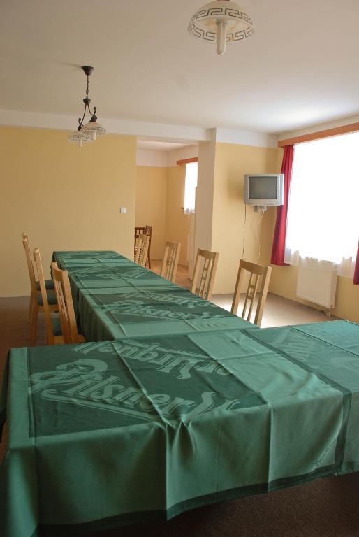 Hotel Marina Hermanuv Mestec Dış mekan fotoğraf