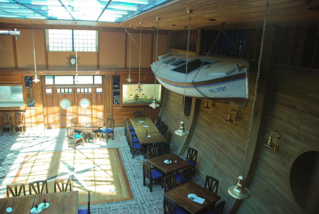 Hotel Marina Hermanuv Mestec Dış mekan fotoğraf