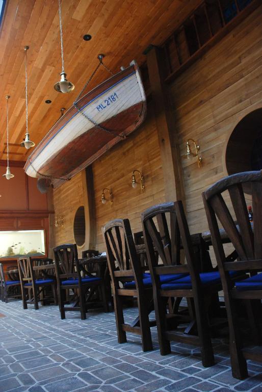 Hotel Marina Hermanuv Mestec Dış mekan fotoğraf