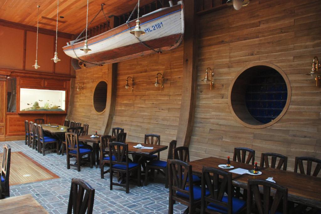 Hotel Marina Hermanuv Mestec Dış mekan fotoğraf