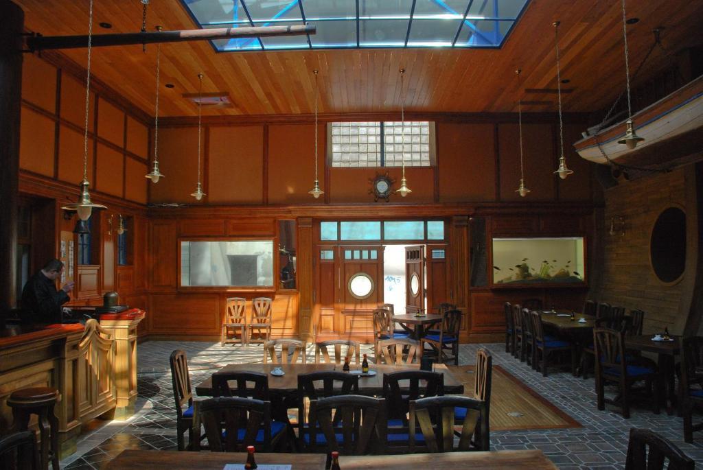 Hotel Marina Hermanuv Mestec Dış mekan fotoğraf